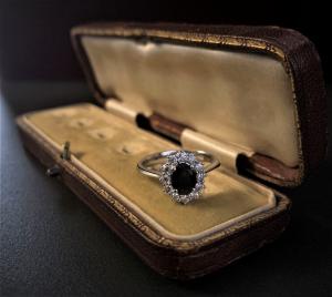 Anello  con  Zaffiro  e  Diamanti  